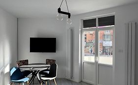 Grafitti Apartment By News Apartments